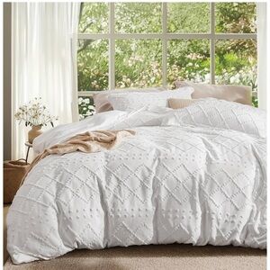 Elegant White Queen Sized Duvet